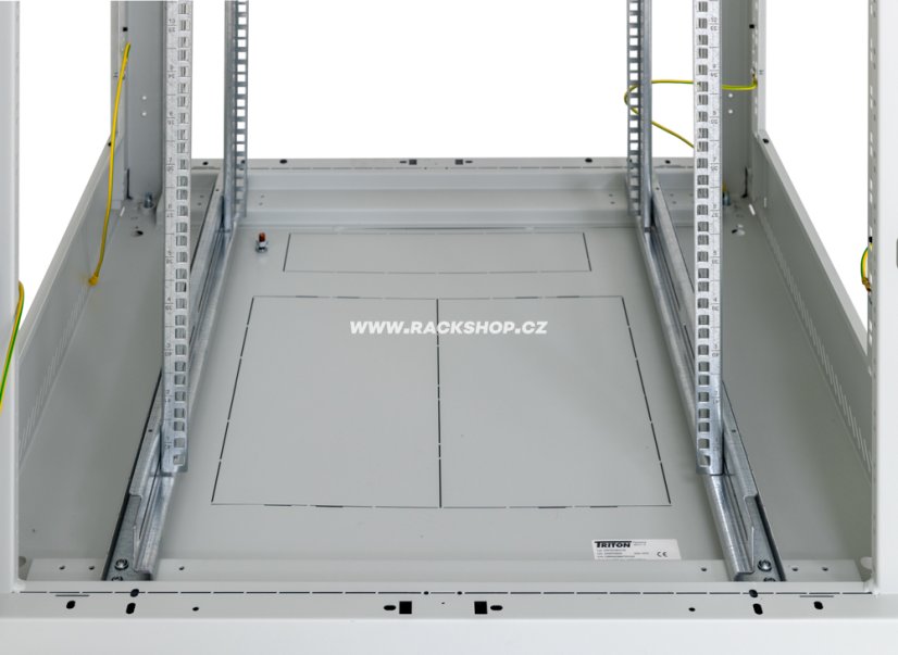 19“rozvaděč Triton š.800mm, příprava pro instalaci ventilační jednotky do dna rozvaděče