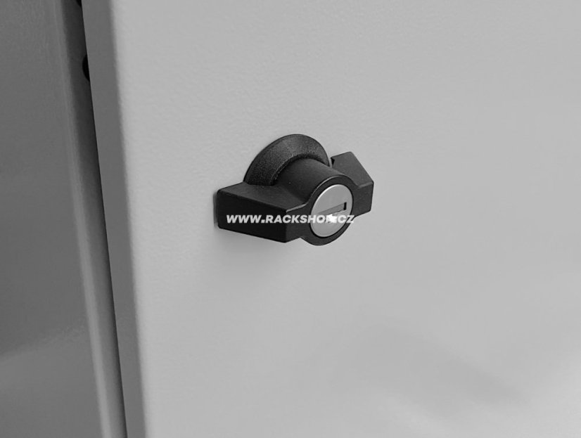 Venkovní rozvaděč, detail zámku