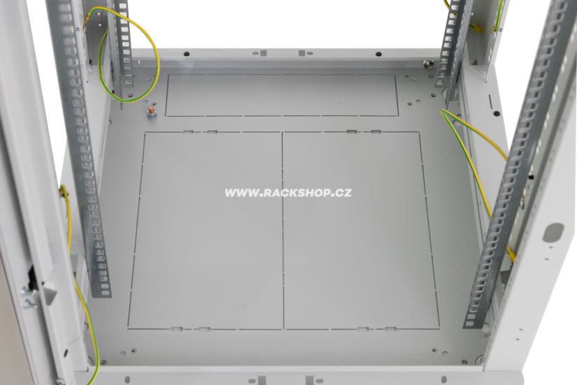 19“rozvaděč Triton š.600mm, dno rozvaděče, otvor pro chlazení