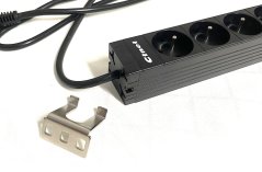 19“ napájecí panel 1U, 9xCZ, 2m kabel CZ, RAL9005, odejmuté držáky na 19" vertikální lišty